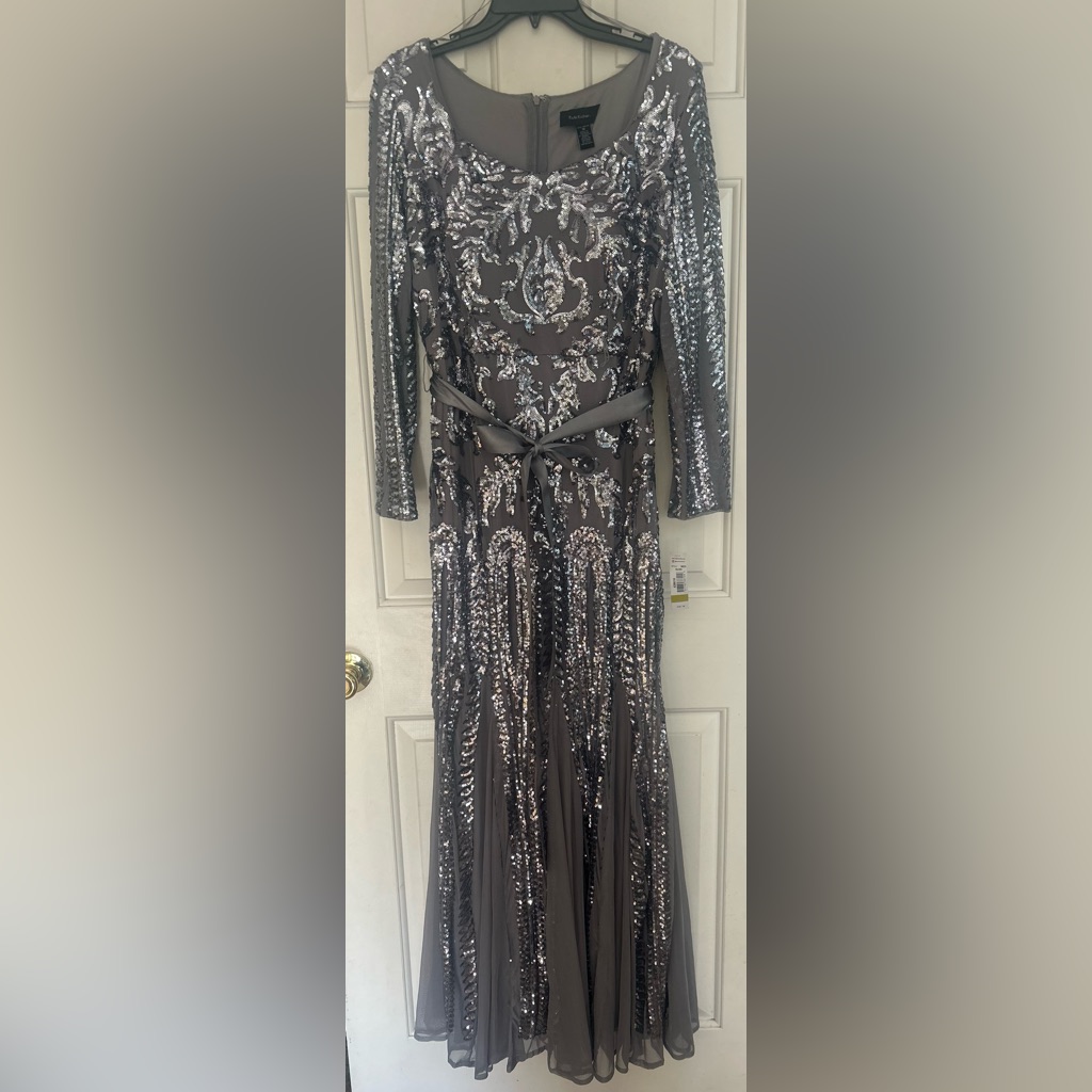 R&M Richards Beautiful Silver Sequin Maxi Gown. 14. Nwt.
